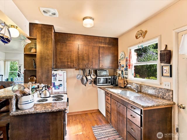 Property photo for 2715 50th Avenue SW, Seattle photo 5