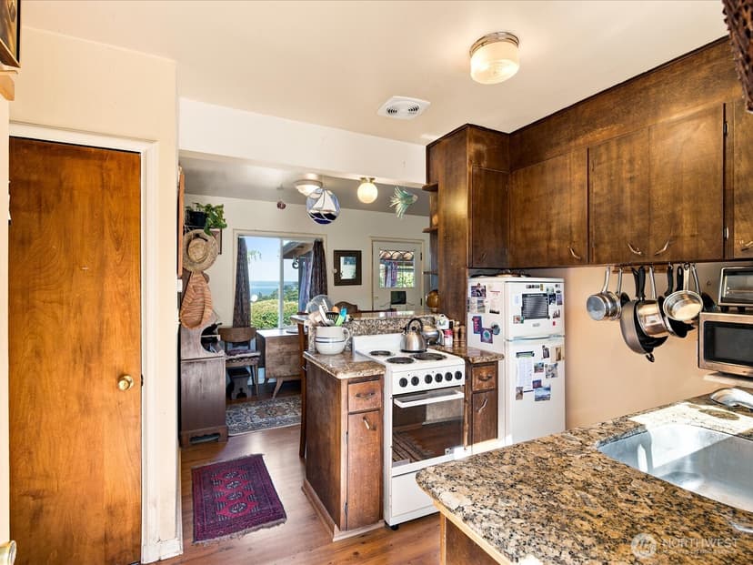 Property photo for 2715 50th Avenue SW, Seattle photo 4