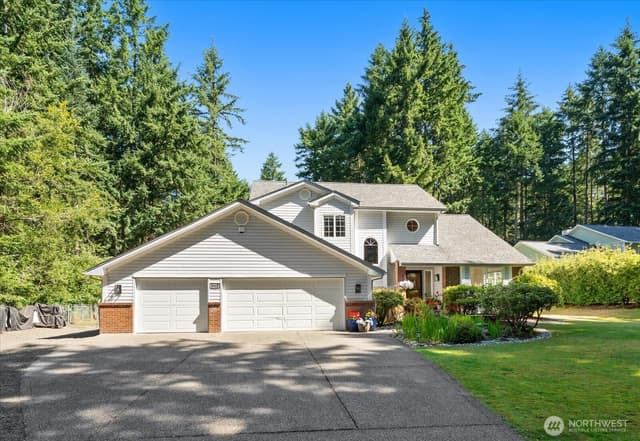 Property photo for 8925 Pebble Place SE, Port Orchard photo 2