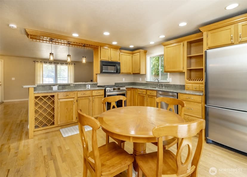 Property photo for 10025 14th Avenue E, Tacoma photo 11