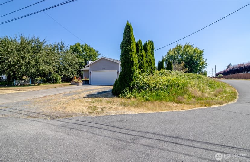 Property photo for 10025 14th Avenue E, Tacoma photo 30