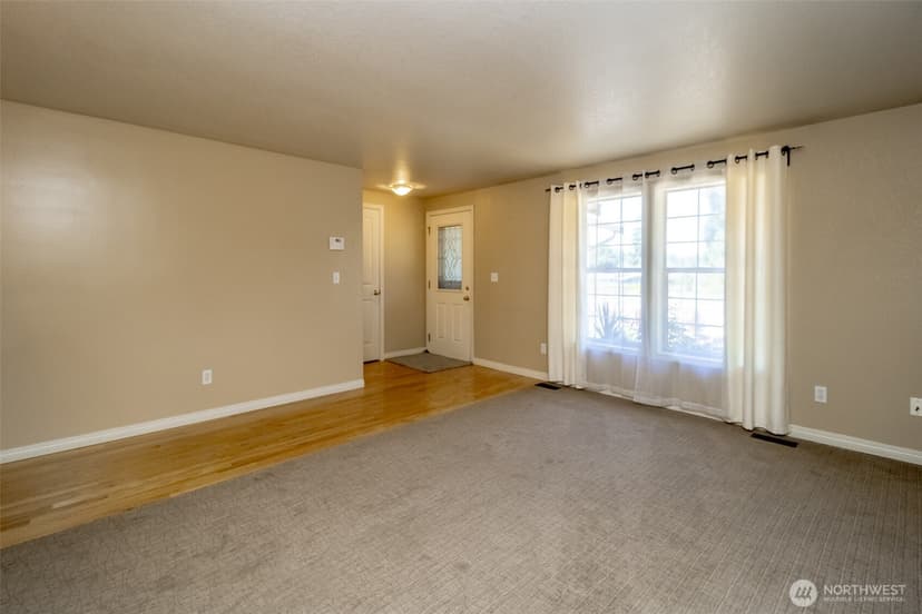 Property photo for 10025 14th Avenue E, Tacoma photo 7