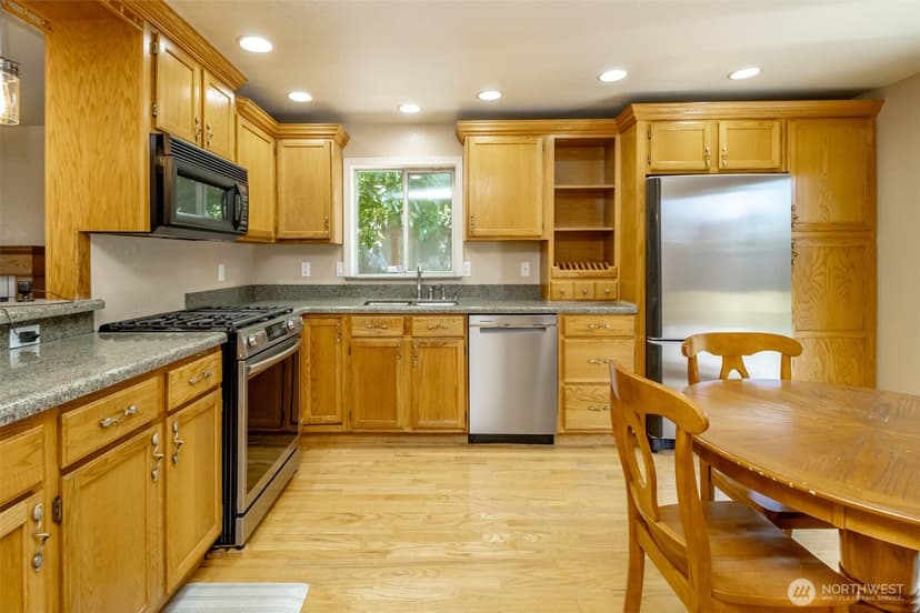 Property photo for 10025 14th Avenue E, Tacoma photo 13