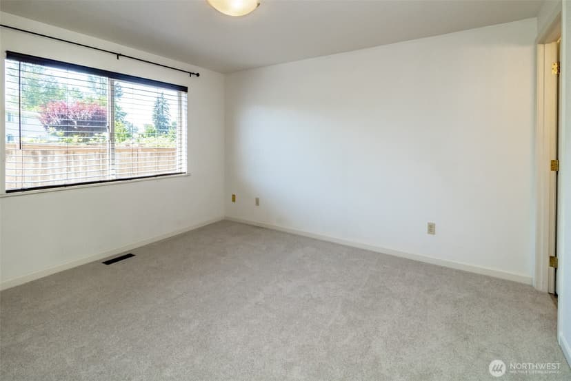 Property photo for 10025 14th Avenue E, Tacoma photo 15