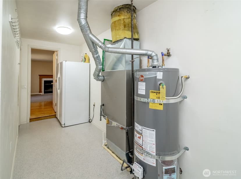Property photo for 10025 14th Avenue E, Tacoma photo 21