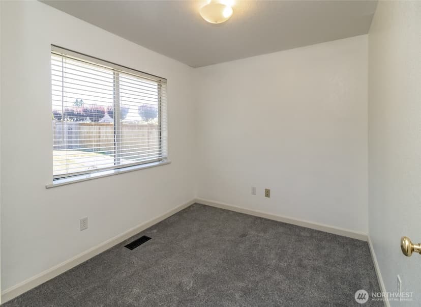 Property photo for 10025 14th Avenue E, Tacoma photo 18