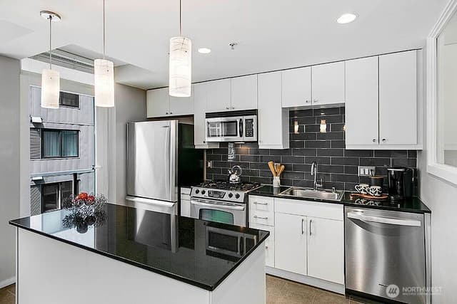 Property photo for 76 Cedar Street #603, Seattle photo 5