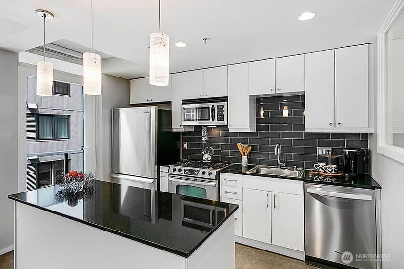 Property photo for 76 Cedar Street #603, Seattle photo 5