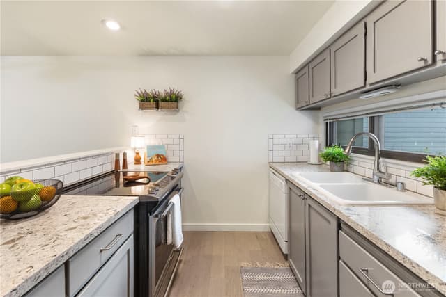 Property photo for 21634 14th Avenue S #C-4, Des Moines photo 4
