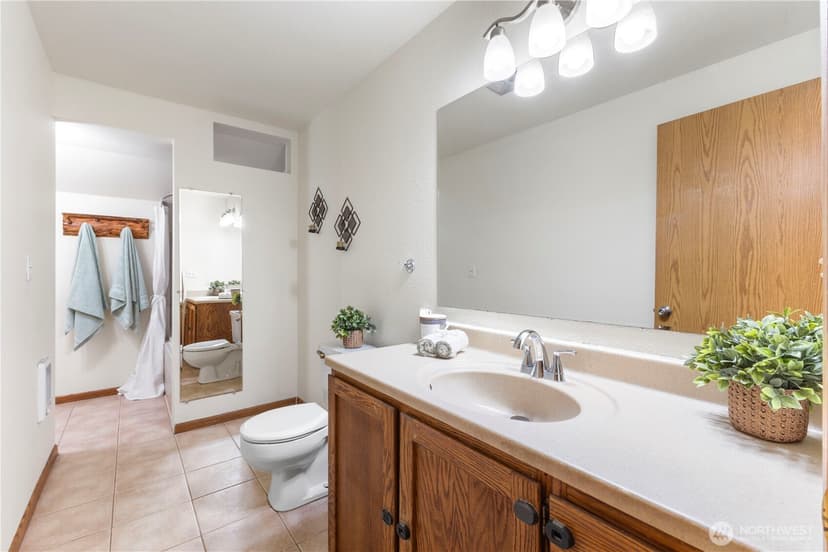 Property photo for 21634 14th Avenue S #C-4, Des Moines photo 11