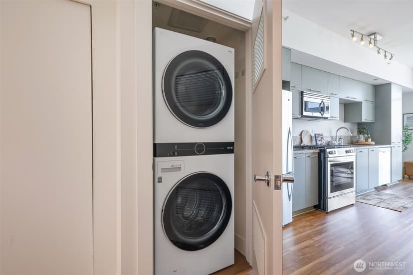 Property photo for 2911 2nd Avenue #1112, Seattle photo 9