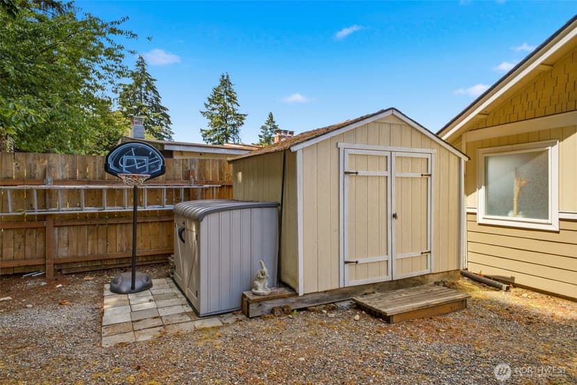 Property photo for 6106 Hillcrest Drive SW, Lakewood photo 36