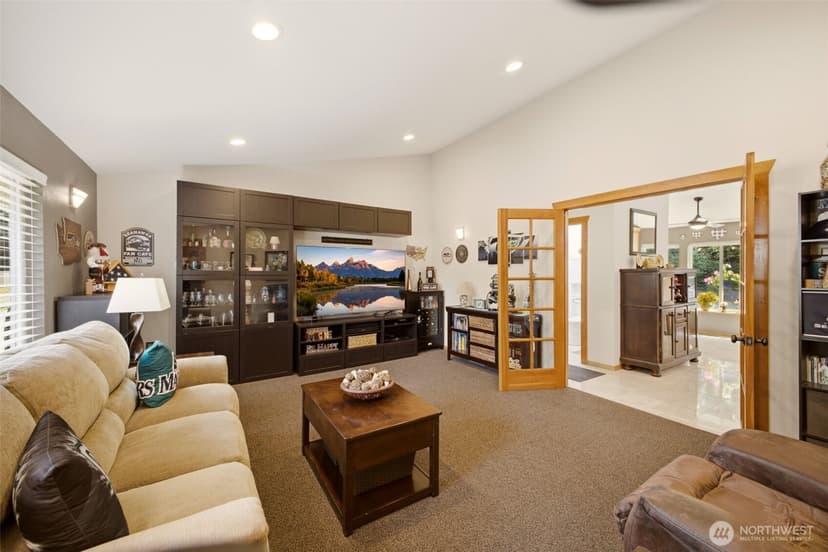 Property photo for 6106 Hillcrest Drive SW, Lakewood photo 29