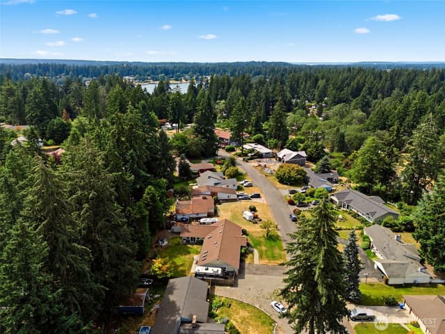 Property photo for 6106 Hillcrest Drive SW, Lakewood photo 5