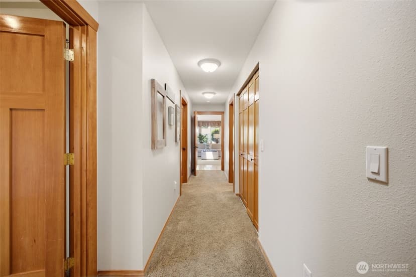 Property photo for 6106 Hillcrest Drive SW, Lakewood photo 16