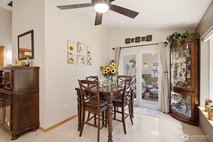 Property photo for 6106 Hillcrest Drive SW, Lakewood photo 15