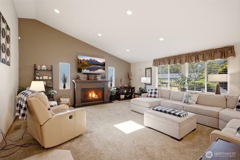 Property photo for 6106 Hillcrest Drive SW, Lakewood photo 7