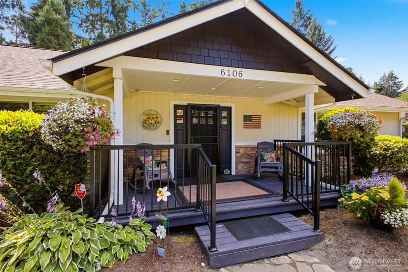 Property photo for 6106 Hillcrest Drive SW, Lakewood photo 4