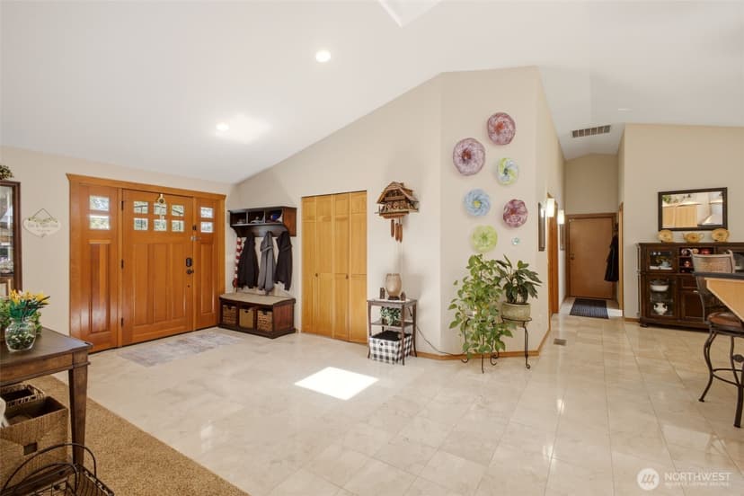 Property photo for 6106 Hillcrest Drive SW, Lakewood photo 6