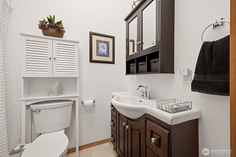 Property photo for 6106 Hillcrest Drive SW, Lakewood photo 28