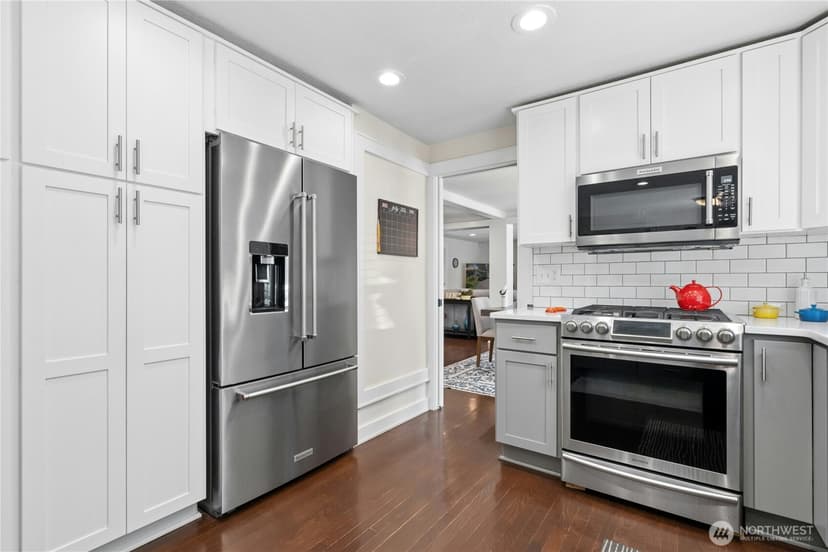 Property photo for 1171 Sycamore Drive SE, Issaquah photo 11