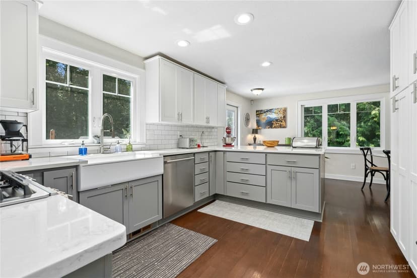 Property photo for 1171 Sycamore Drive SE, Issaquah photo 9