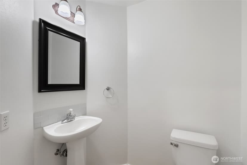 Property photo for 3901 Broadmoor Drive NE, Tacoma photo 7