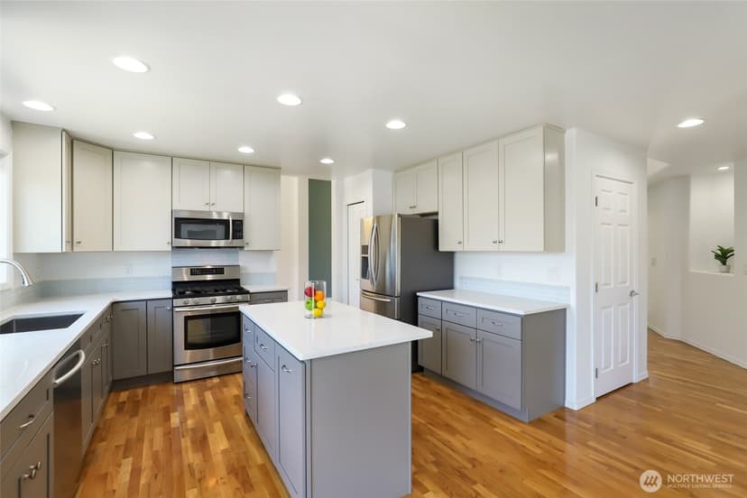 Property photo for 3901 Broadmoor Drive NE, Tacoma photo 10