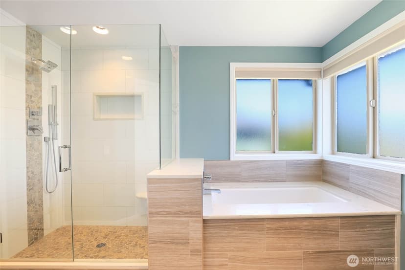 Property photo for 3901 Broadmoor Drive NE, Tacoma photo 17