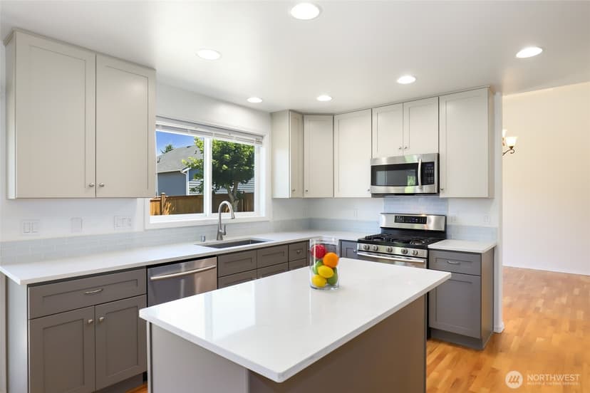 Property photo for 3901 Broadmoor Drive NE, Tacoma photo 11