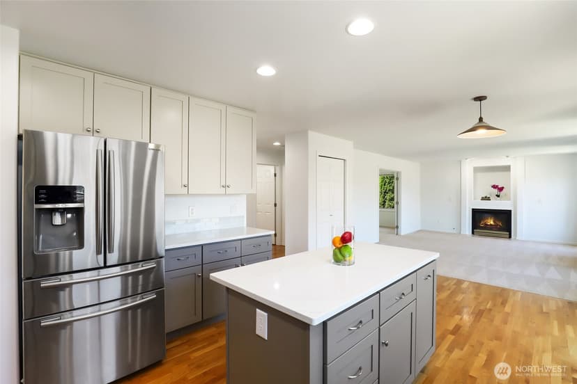 Property photo for 3901 Broadmoor Drive NE, Tacoma photo 12