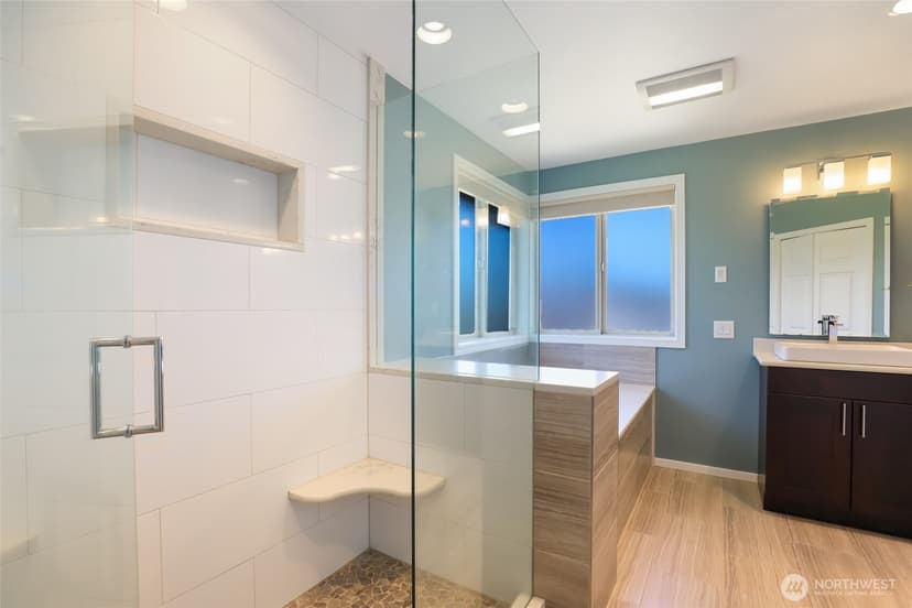 Property photo for 3901 Broadmoor Drive NE, Tacoma photo 18