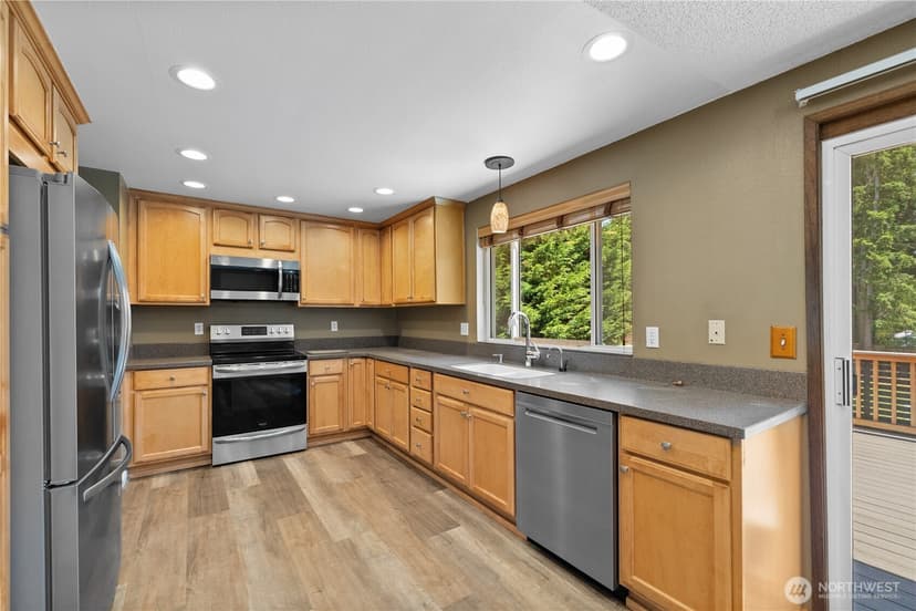 Property photo for 2818 111th Place SE, Everett photo 6