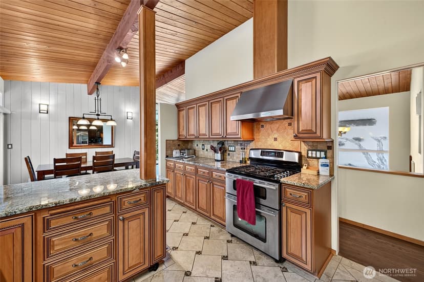 Property photo for 17438 6th Avenue SW, Normandy Park photo 12