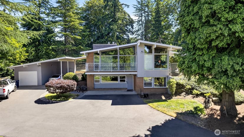 Property photo for 17438 6th Avenue SW, Normandy Park photo 2