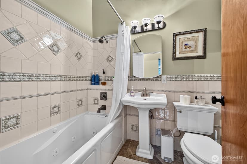 Property photo for 17438 6th Avenue SW, Normandy Park photo 13
