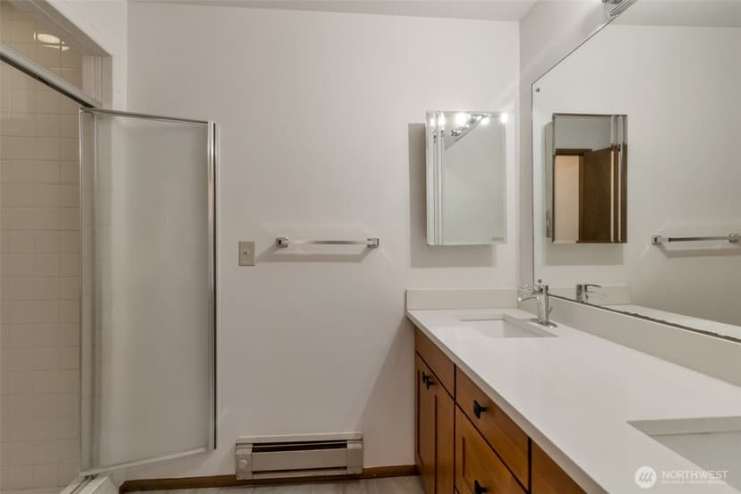 Property photo for 17050 Northup Way #25, Bellevue photo 17