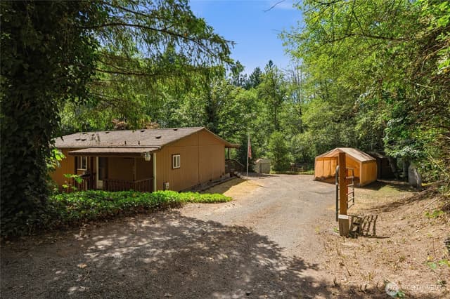 Property photo for 886 Woods Road E, Port Orchard photo 3