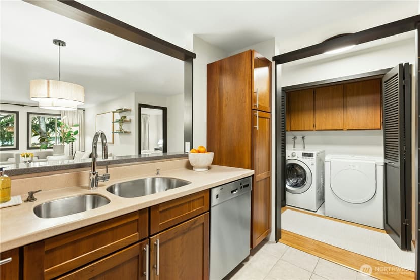 Property photo for 1617 Summit Avenue #23, Seattle photo 18