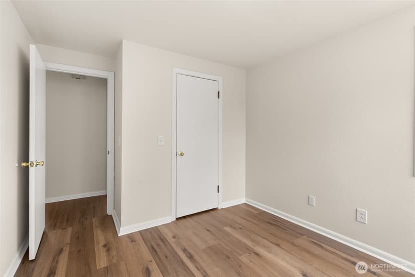 Property photo for 919 6th Avenue SW, Puyallup photo 12