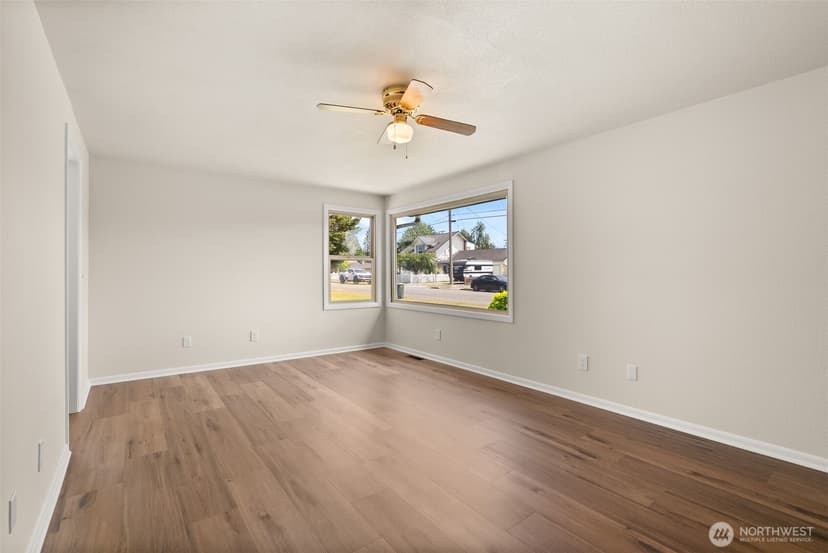 Property photo for 919 6th Avenue SW, Puyallup photo 6