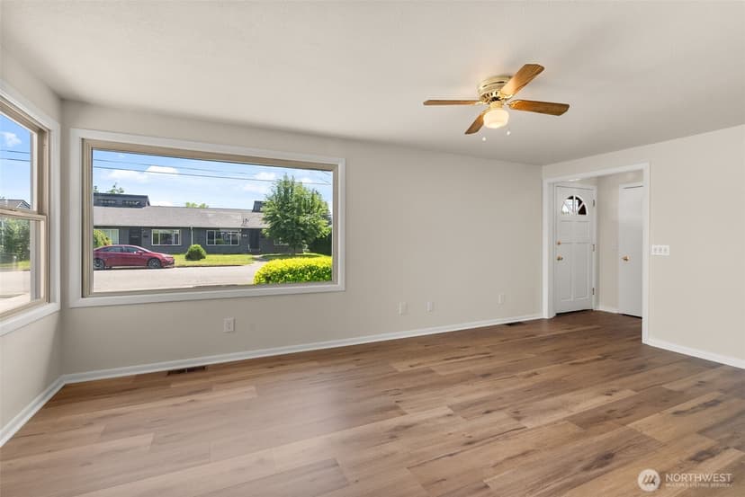 Property photo for 919 6th Avenue SW, Puyallup photo 7