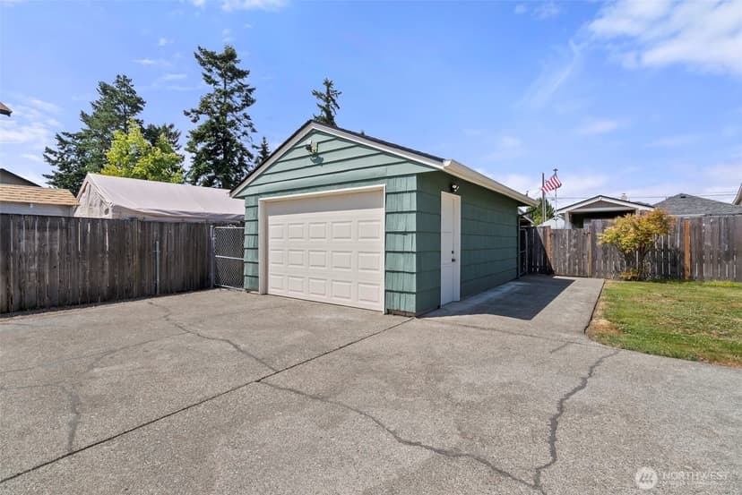 Property photo for 919 6th Avenue SW, Puyallup photo 19