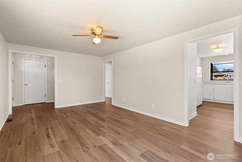 Property photo for 919 6th Avenue SW, Puyallup photo 16