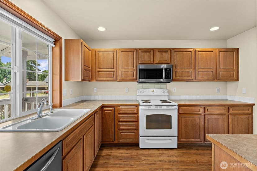 Property photo for 628 S 117th Street, Tacoma photo 8