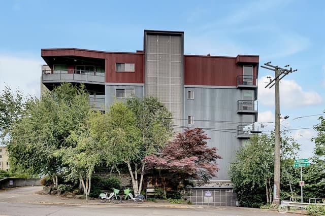 Property photo for 507 W Mercer Street #104, Seattle photo 2