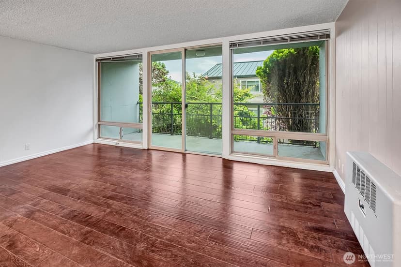 Property photo for 507 W Mercer Street #104, Seattle photo 4