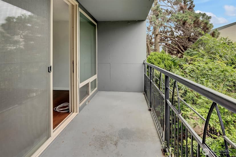 Property photo for 507 W Mercer Street #104, Seattle photo 12
