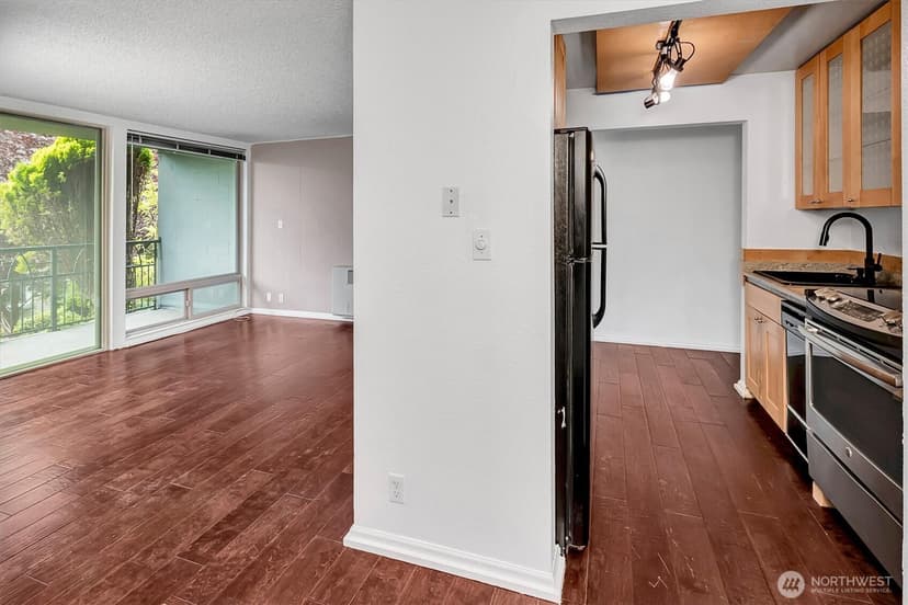 Property photo for 507 W Mercer Street #104, Seattle photo 15