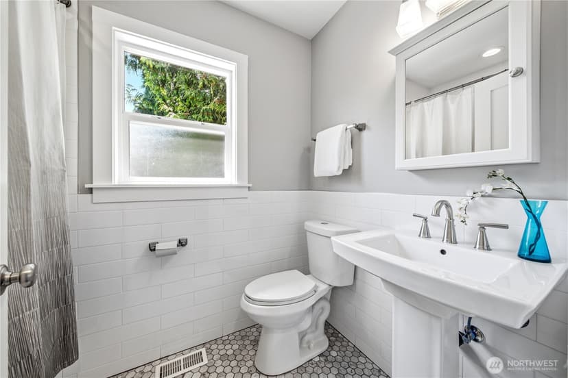 Property photo for 521 NE 85th, Seattle photo 17